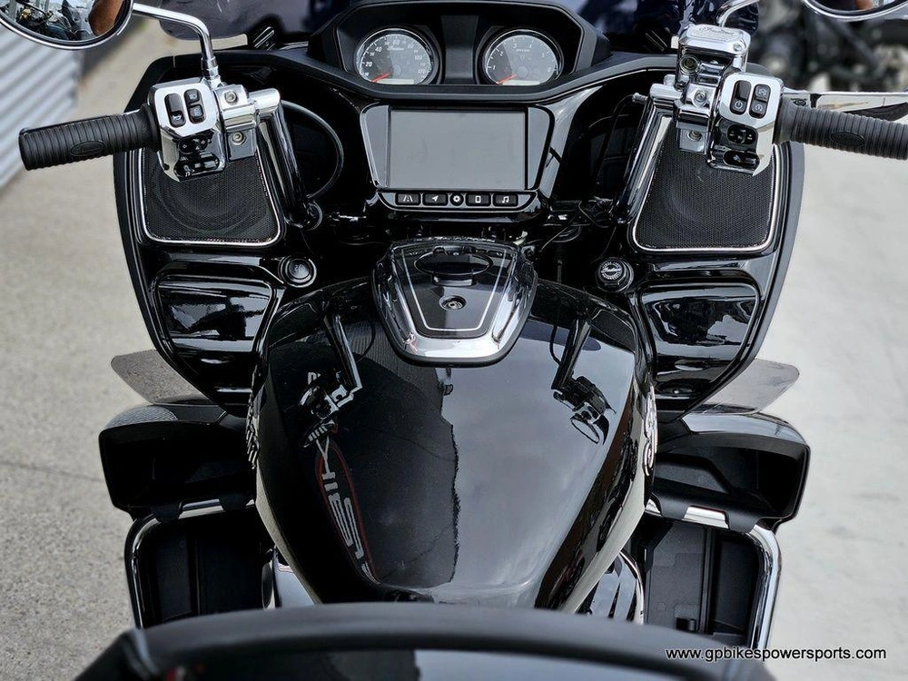 2022 Indian Motorcycle Pursuit Limited With Premium Package Black Metallic