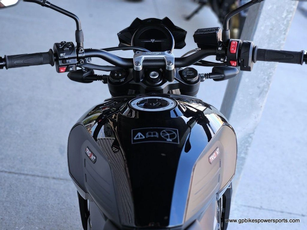 2026 Triumph Trident 800 Jet Black