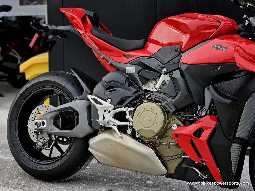 2025 Ducati Streetfighter V4 Ducati Red Demo