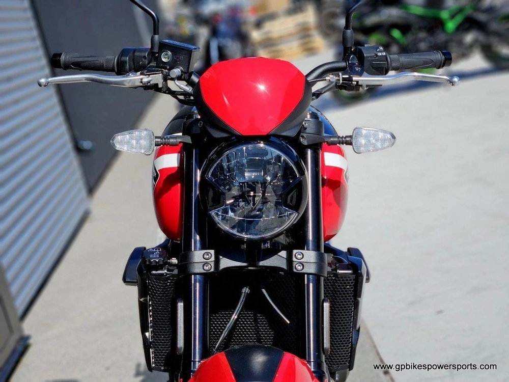 2025 Triumph Trident 660 Diablo Red/sapphire Black