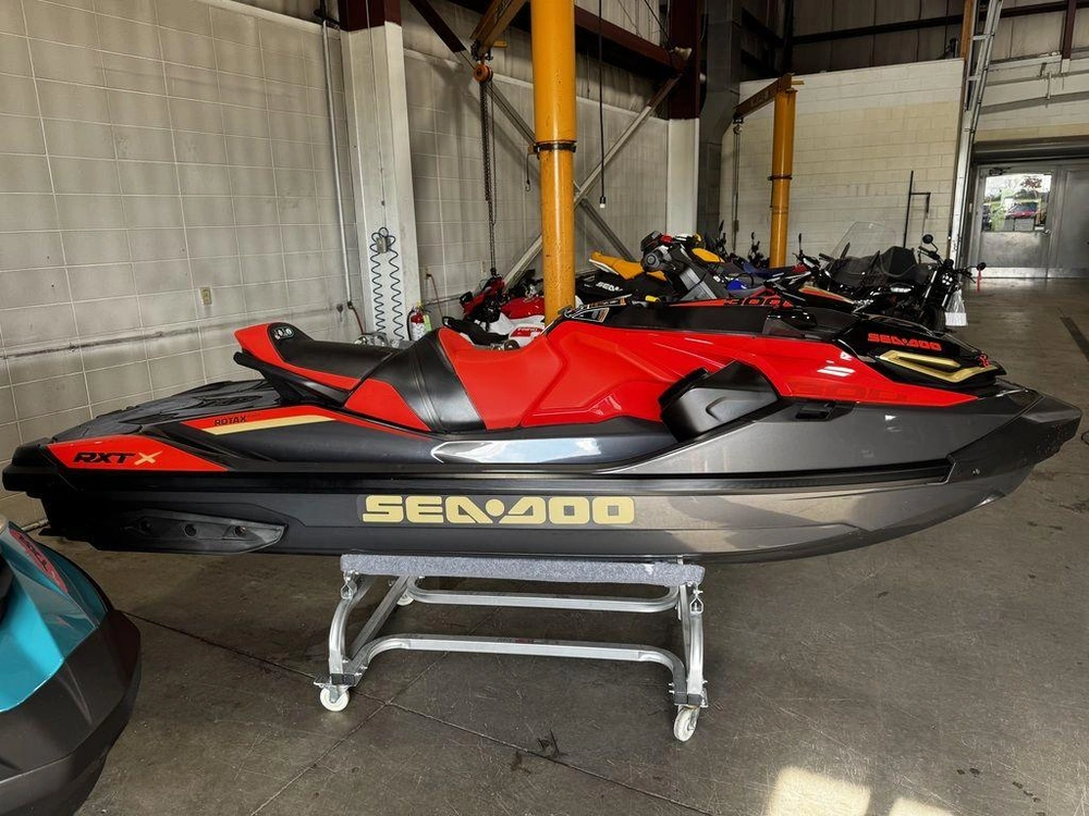 2020 Sea-doo Rxt®-x® 300 Ibr & Sound System Eclipse Black And Lava Red