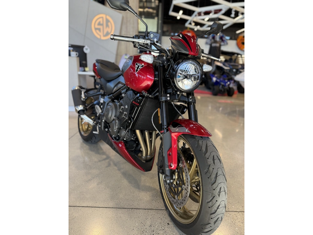 2026 Triumph Trident 800 alt