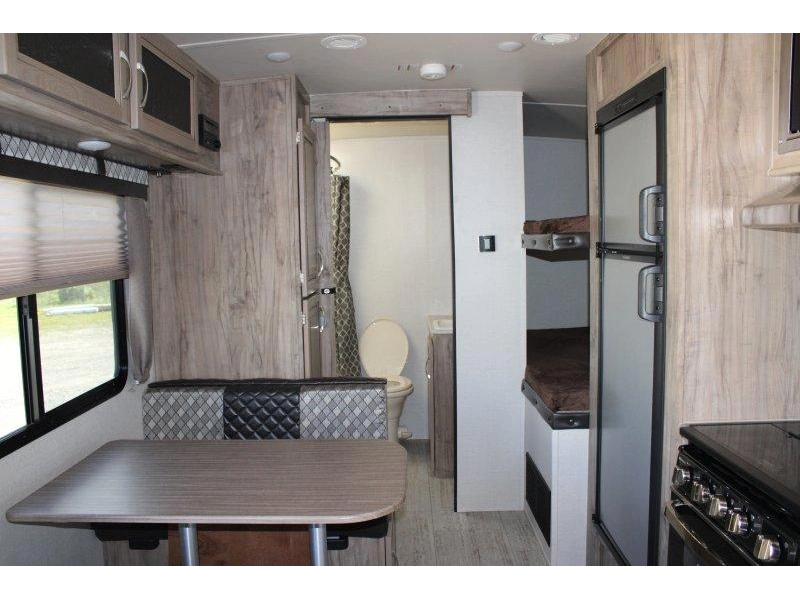Forest River Palomino 211bh 2020 alt