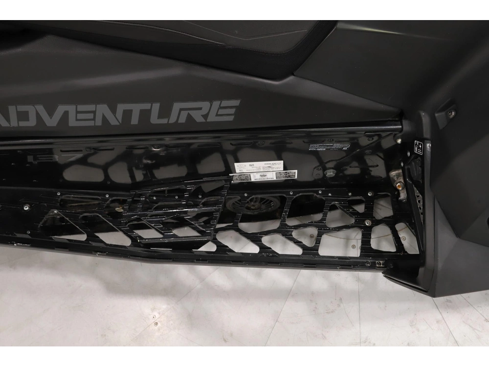 2024 Polaris 650 Indy Adventure 137 alt