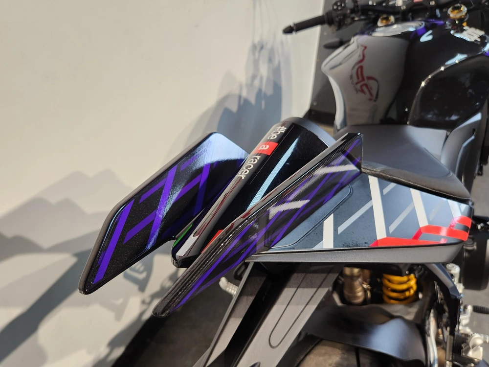 2027 Aprilia Tuono V4 1100 Factory Démo alt