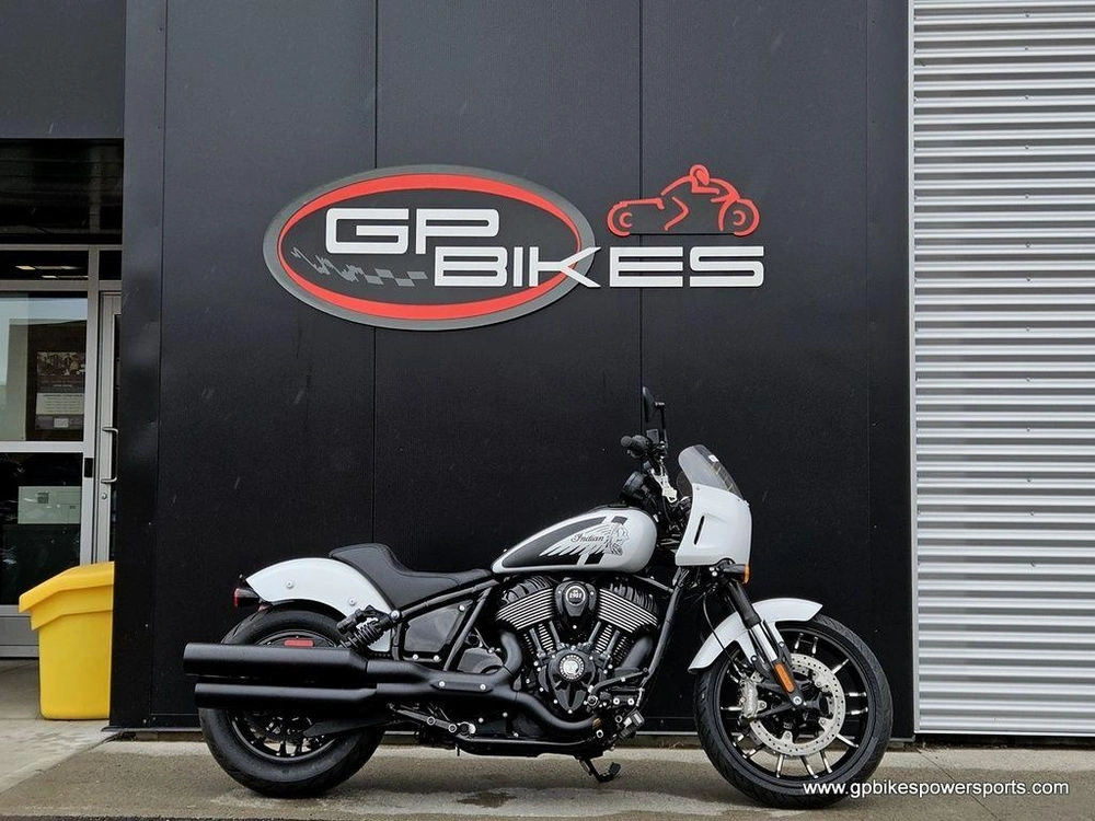 2025 Indian Motorcycle Sport Chief Ghost White Metallic Smoke