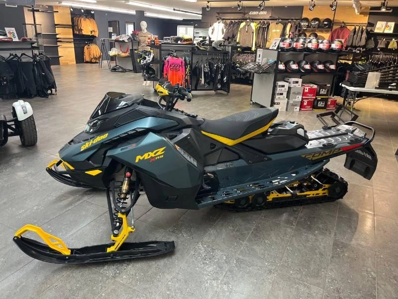 Ski-doo Mxz X-rs W/ Competition Pkg 850 E-tec Turbo R Ripsaw Ii 2-ply 1.25'' Shot W/ 10.25'' Touchscreen 2026