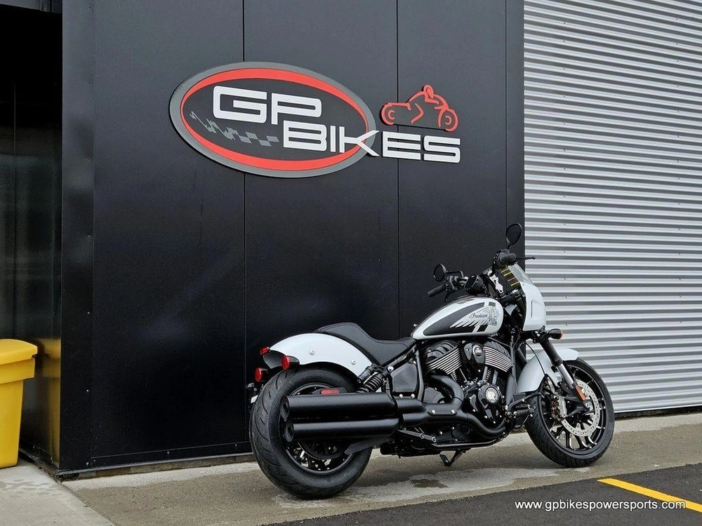 2025 Indian Motorcycle Sport Chief Ghost White Metallic Smoke