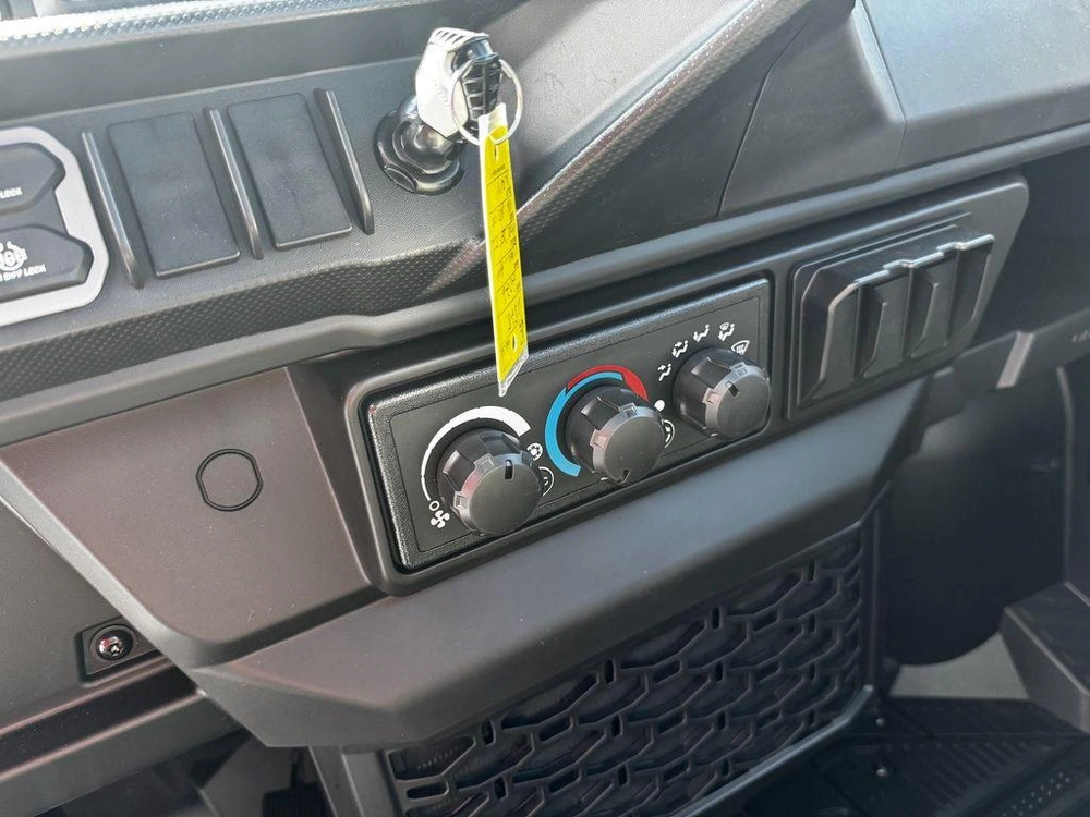 2026 Can-am Defender Xt Cab Hd11