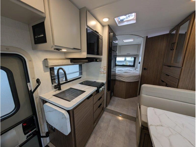 Thor Motor Coach Echelon Lc21 2027 alt