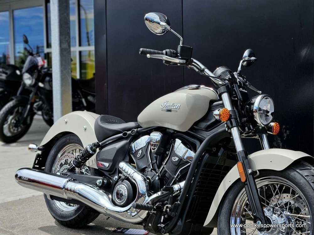2025 Indian Motorcycle Scout® Classic Limited + Tech Silver Quartz Smoke