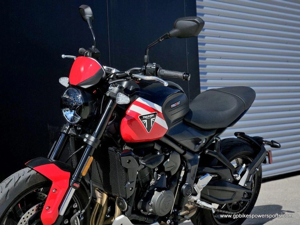 2025 Triumph Trident 660 Diablo Red/sapphire Black