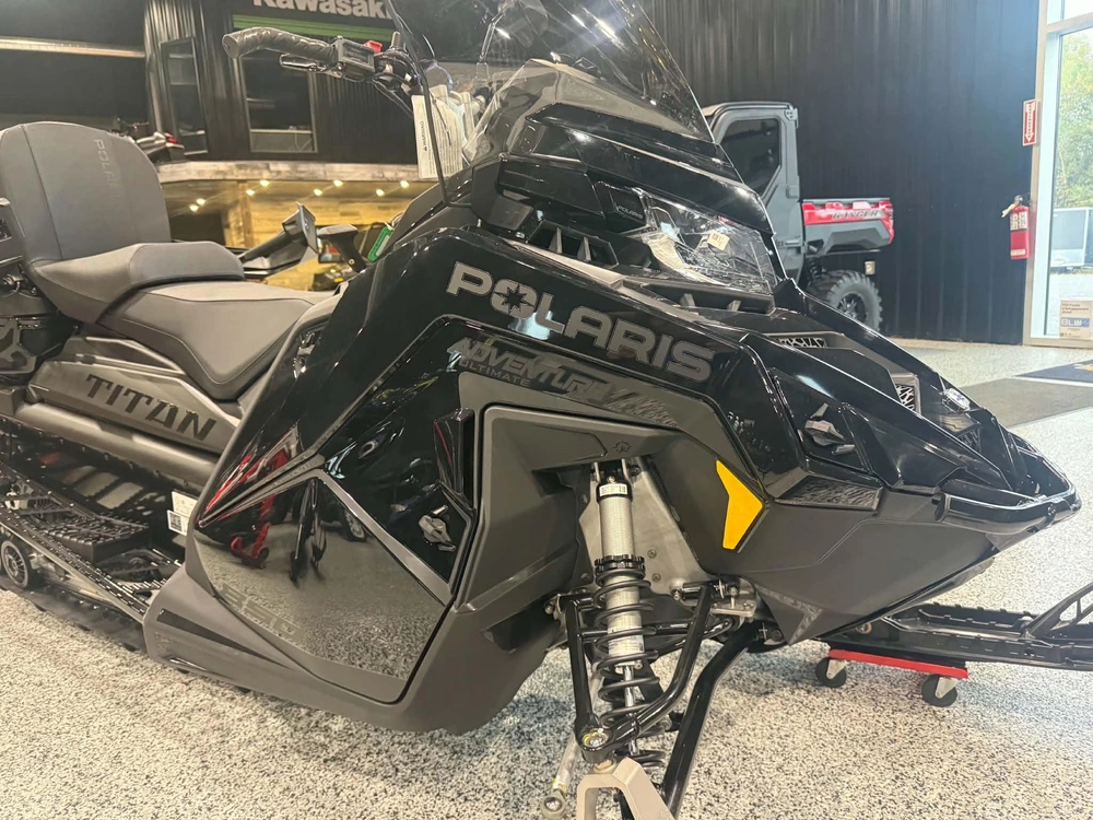 2027 Polaris Titan Adventure Ultimate 155 1.8 alt