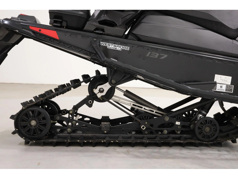 2025 Polaris 650 Indy Adventure 137 alt