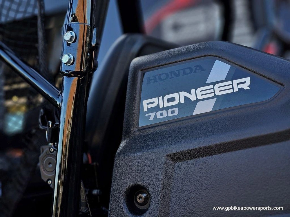 2025 Honda Pioneer 700-2p Dlx