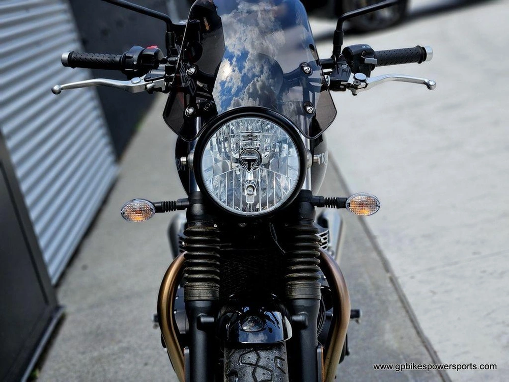 2019 Triumph Street Twin Jet Black