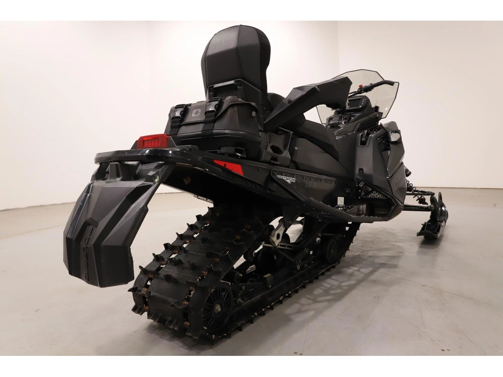 2025 Polaris 650 Indy Adventure 137 alt