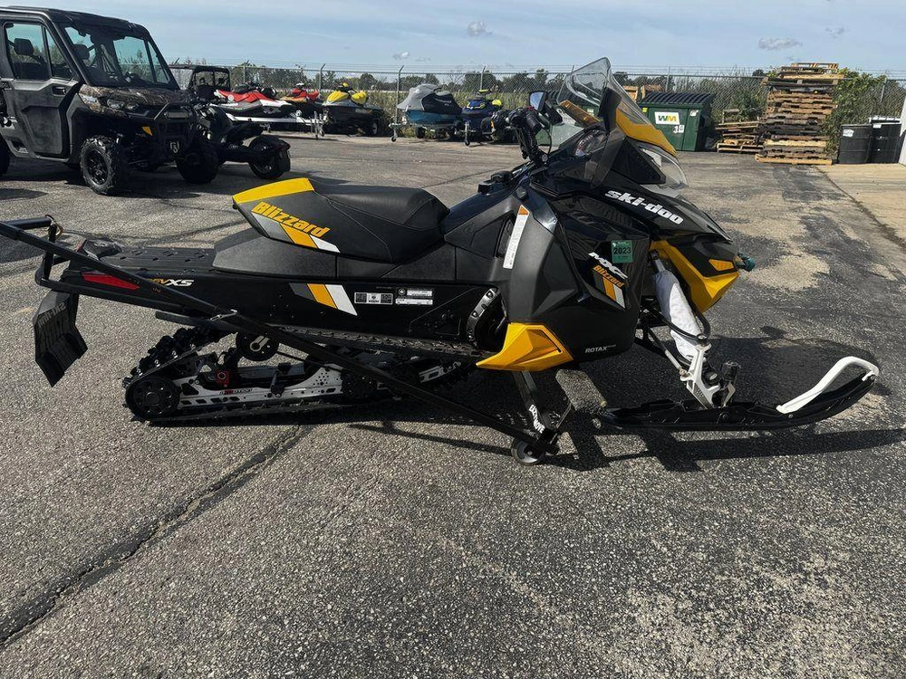 2017 Ski-doo Mxz® Blizzard Rotax® 900 Ace Ice Ripper Xt 1.25 Rev-xs