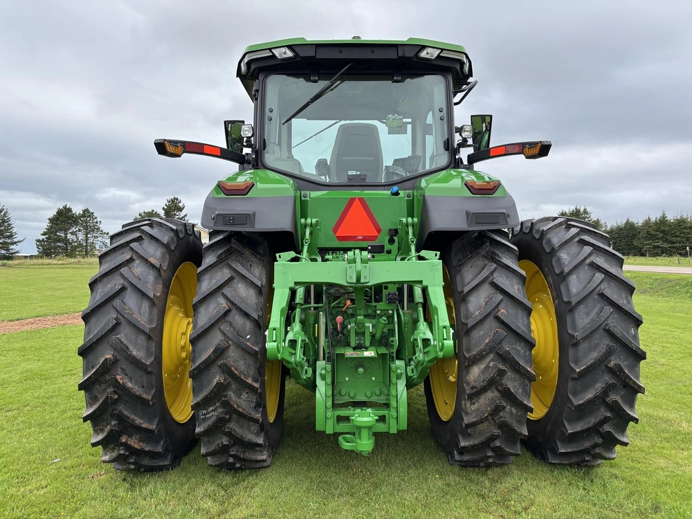 2025 John Deere 7r 210 alt