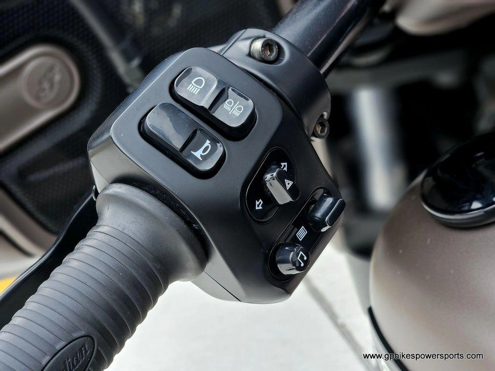 2019 Indian Motorcycle Chieftain Dark Horse® Bronze Smoke