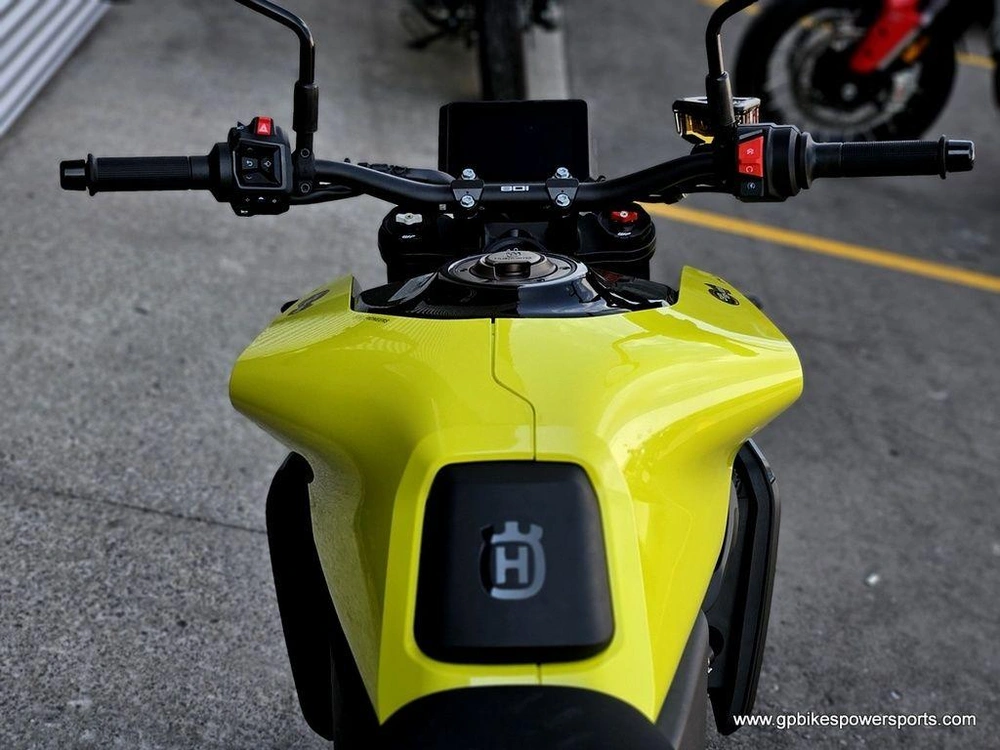 2025 Husqvarna Vitpilen 801 Demo