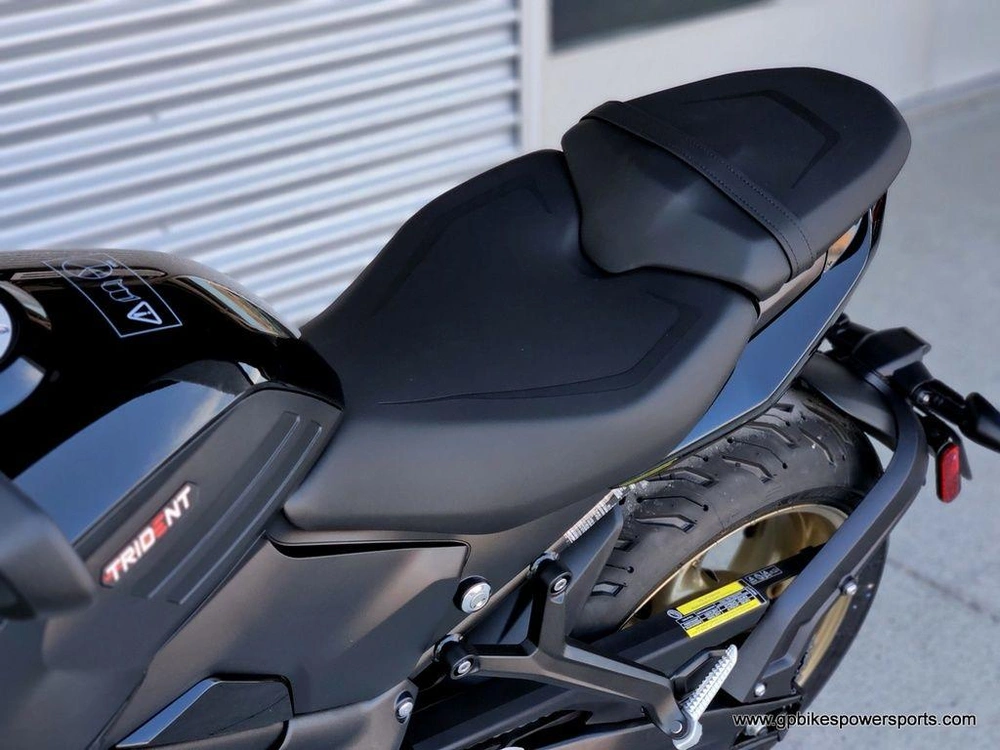 2026 Triumph Trident 800 Jet Black