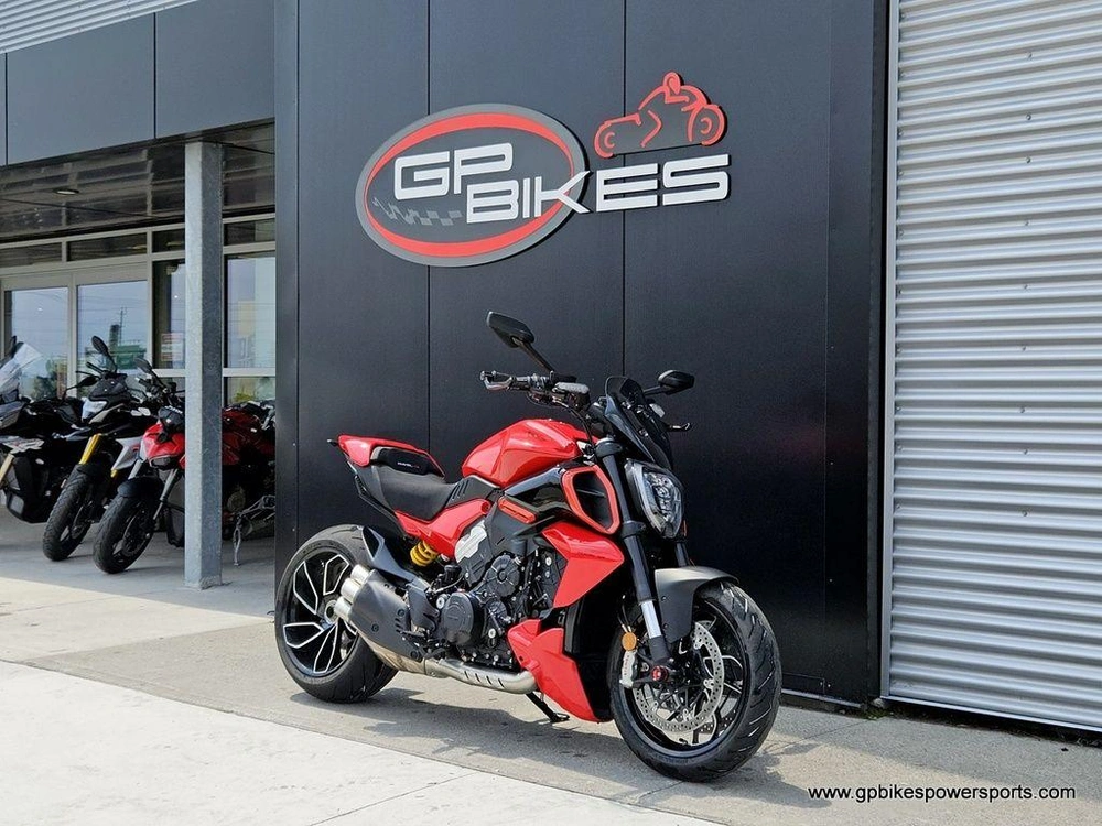 2024 Ducati Diavel V4 Red