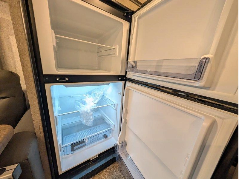 2027 Northwood Arctic Fox 992 alt