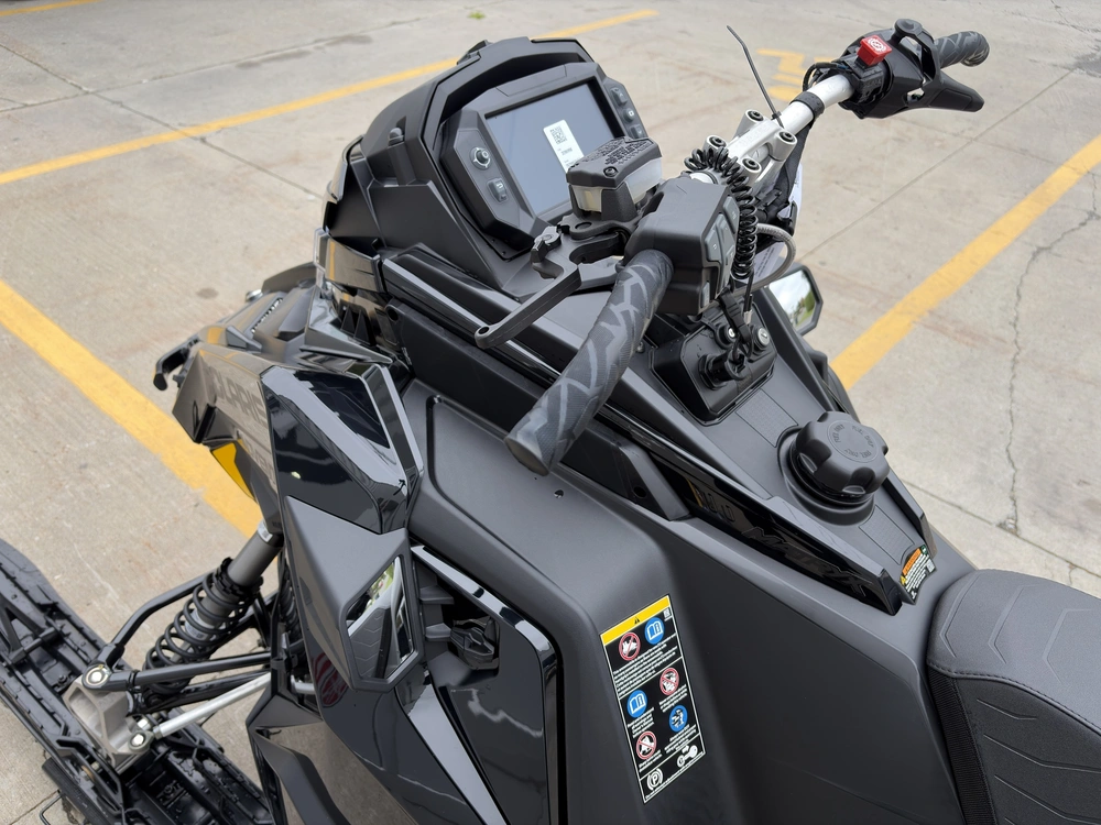 Polaris Prostar S4 Voyageur Adventure Ultimate 2027