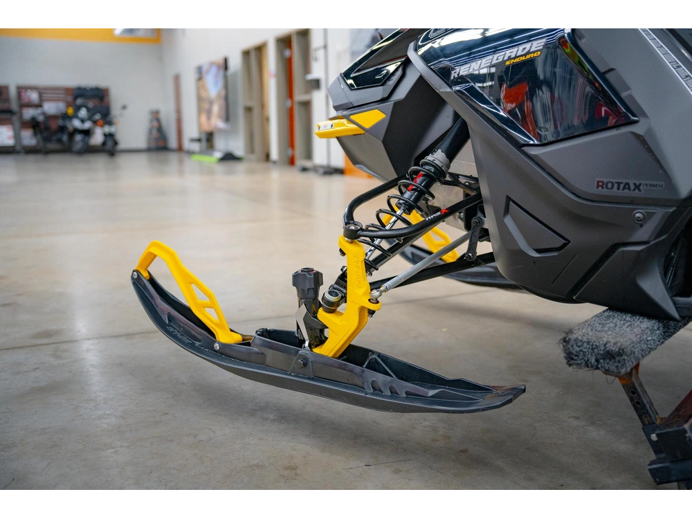 2023 Ski-doo Renegade® Enduro™ Rotax® 850 E-tec Yellow alt