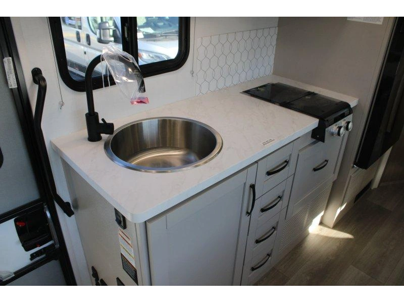 Entegra Coach Odyssey 22cf 2027 alt