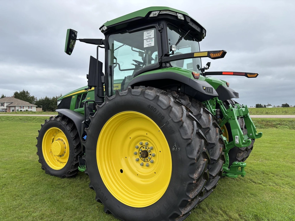 2025 John Deere 7r 210 alt