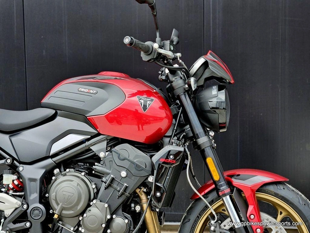 2026 Triumph Trident 800 Carnival Red
