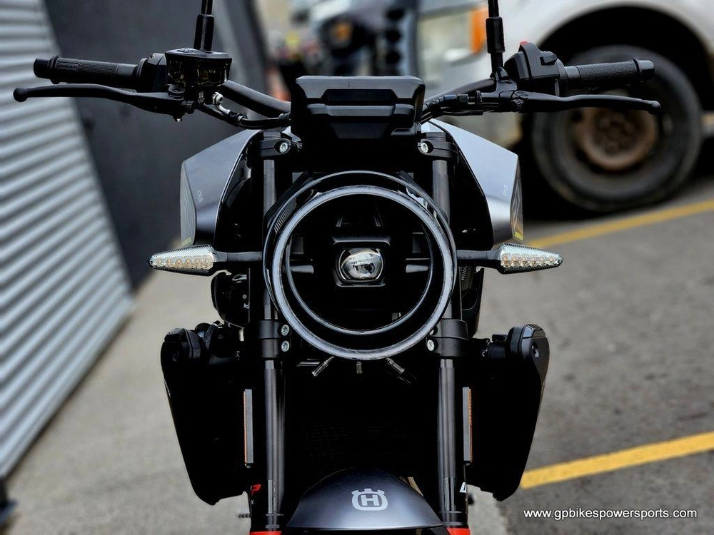 2025 Husqvarna Vitpilen 801