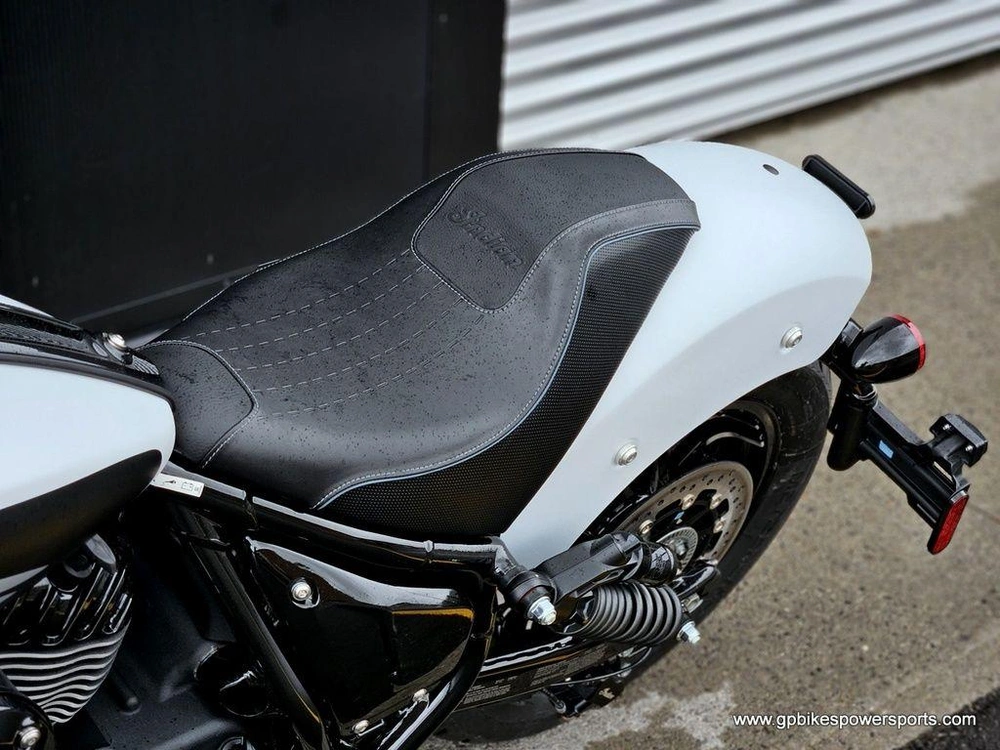 2025 Indian Motorcycle Sport Chief Ghost White Metallic Smoke