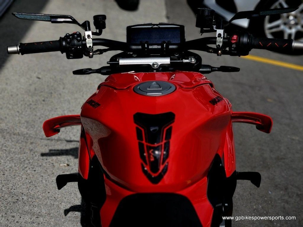 2025 Ducati Streetfighter V4 Ducati Red