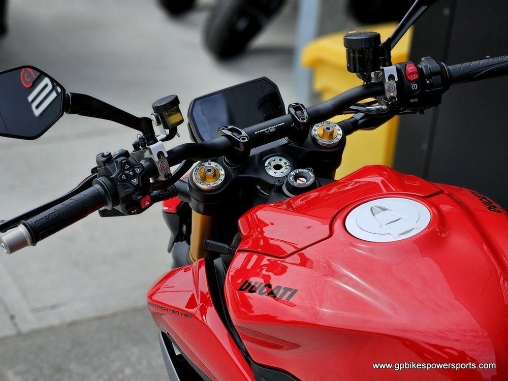 2026 Ducati Streetfighter V2 S Red