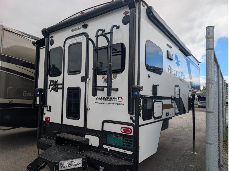 2027 Northwood Arctic Fox 992 alt
