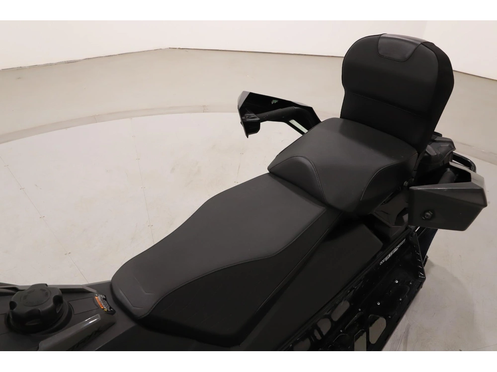 2025 Polaris 650 Indy Adventure 137 alt