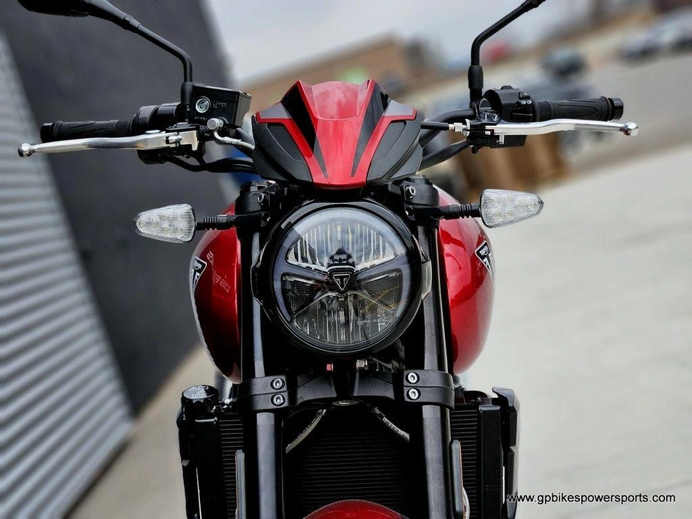 2026 Triumph Trident 800 Carnival Red