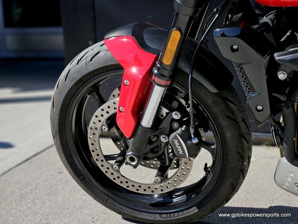 2025 Triumph Trident 660 Diablo Red/sapphire Black