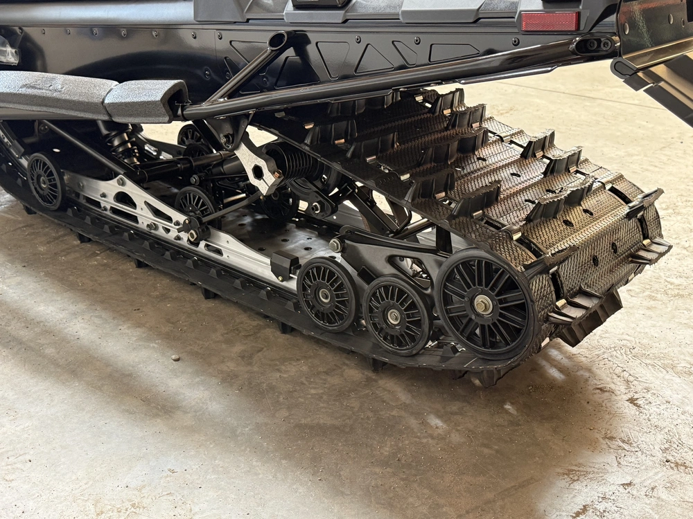 2027 Polaris Prostar S4 Titan Adventure 155 Es