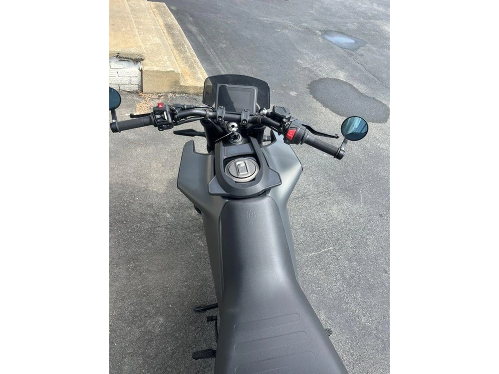 2024 Husqvarna Svartpilen 401
