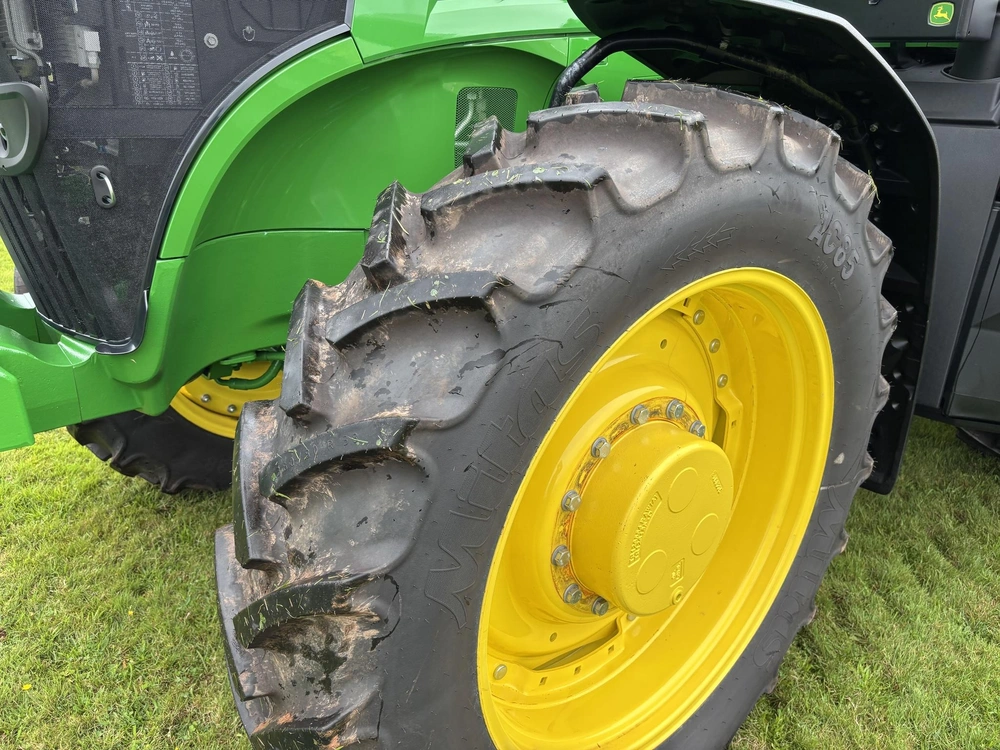 2025 John Deere 7r 210 alt