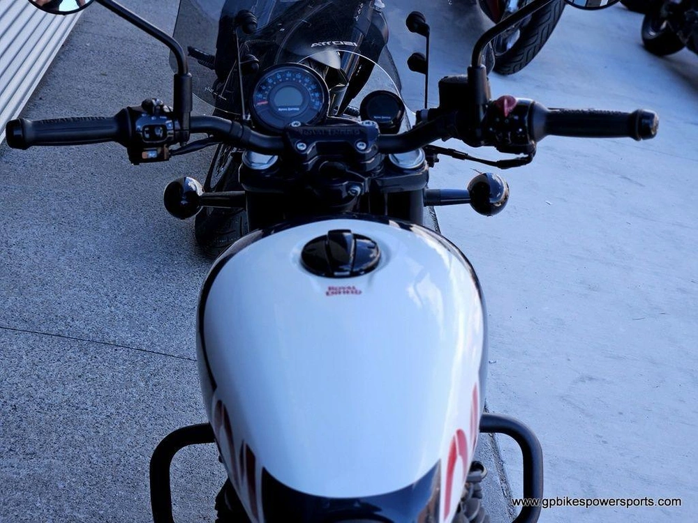 2024 Royal Enfield Shotgun 650 Stencil White