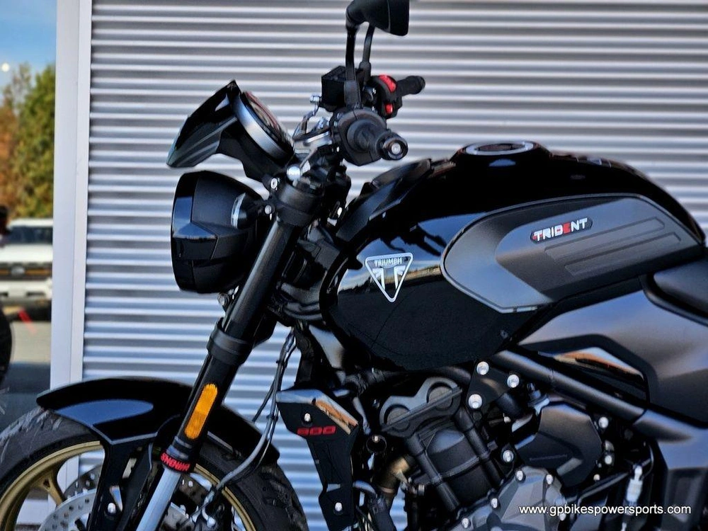 2026 Triumph Trident 800 Jet Black