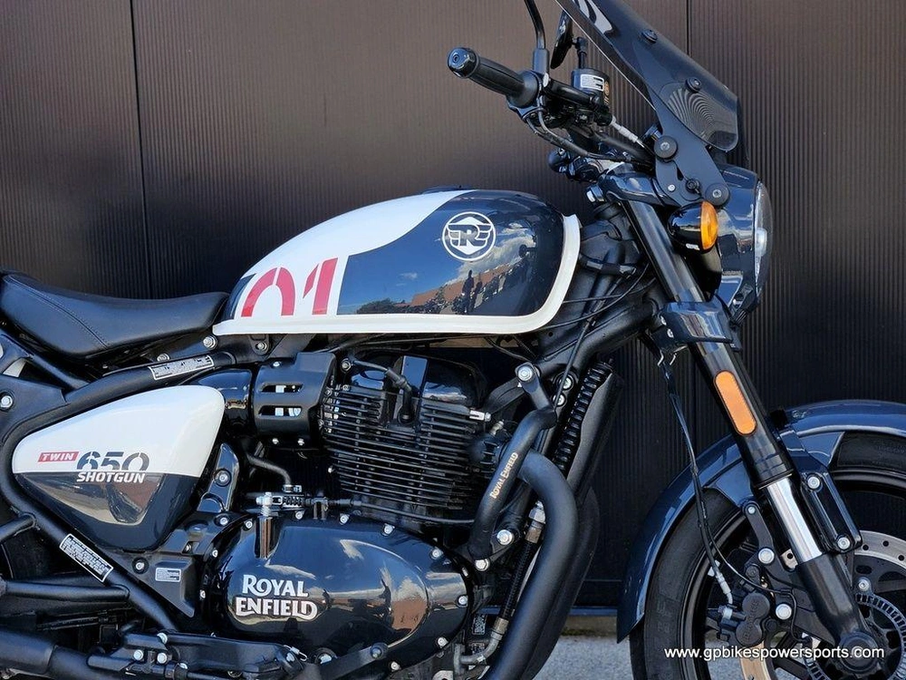 2024 Royal Enfield Shotgun 650 Stencil White