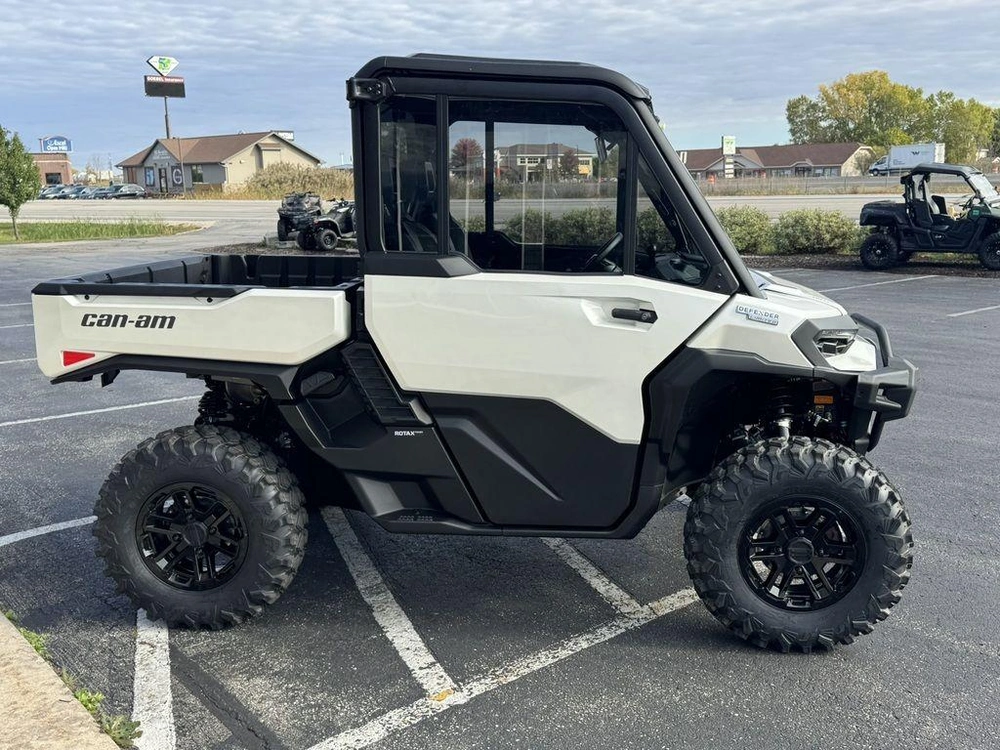 2026 Can-am Defender Limited Hd11