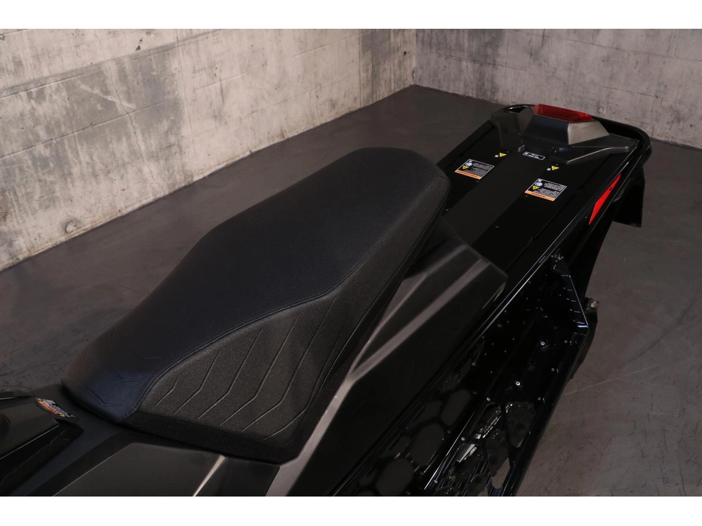 2027 Polaris 650 Indy Vr1 Dynamix 137 Snowcheck (exclusif)