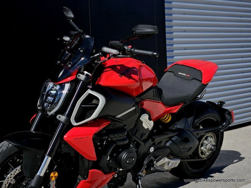 2024 Ducati Diavel V4 Red